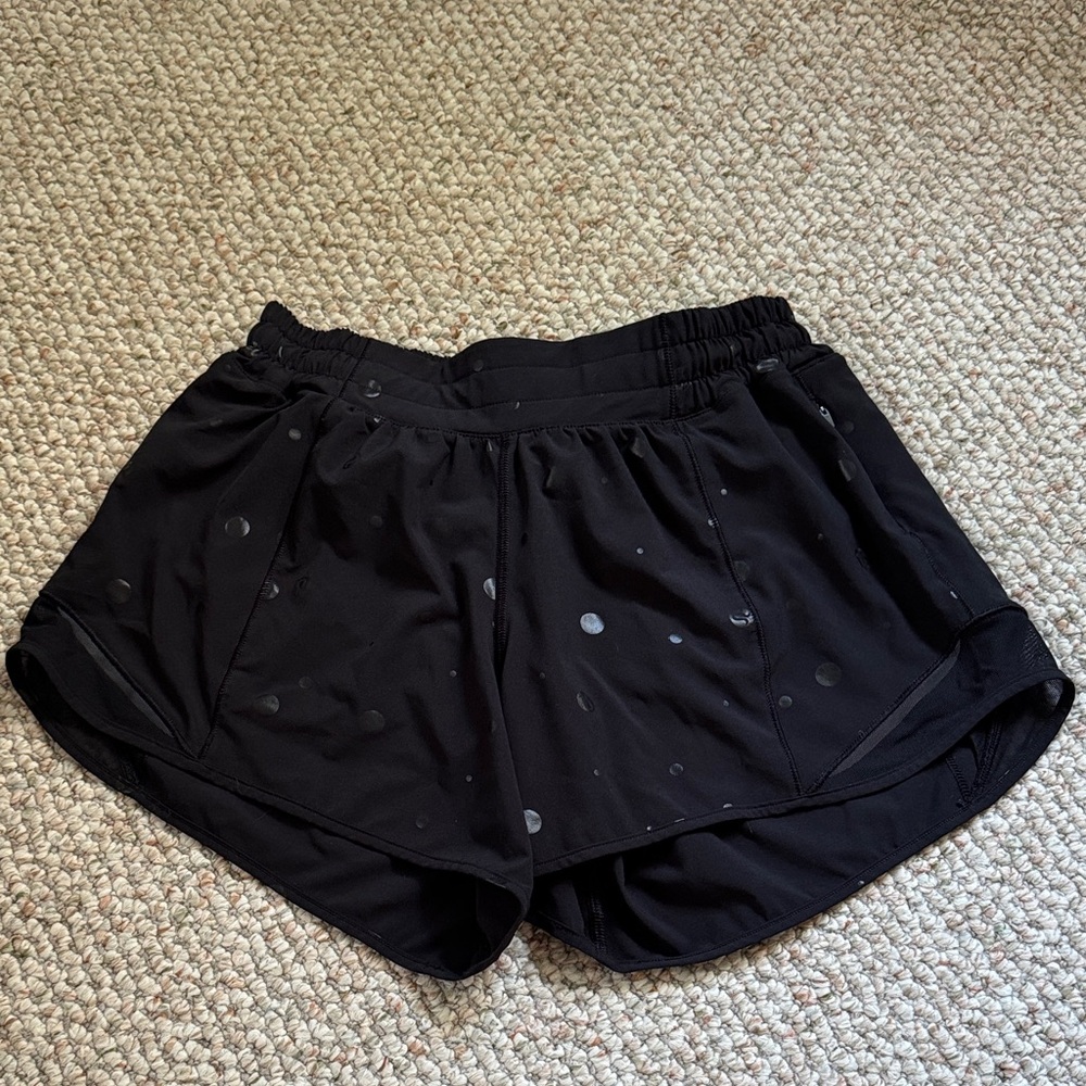 Lululemon Women's Black 4 in Hotty hot Athletic Shorts Like New